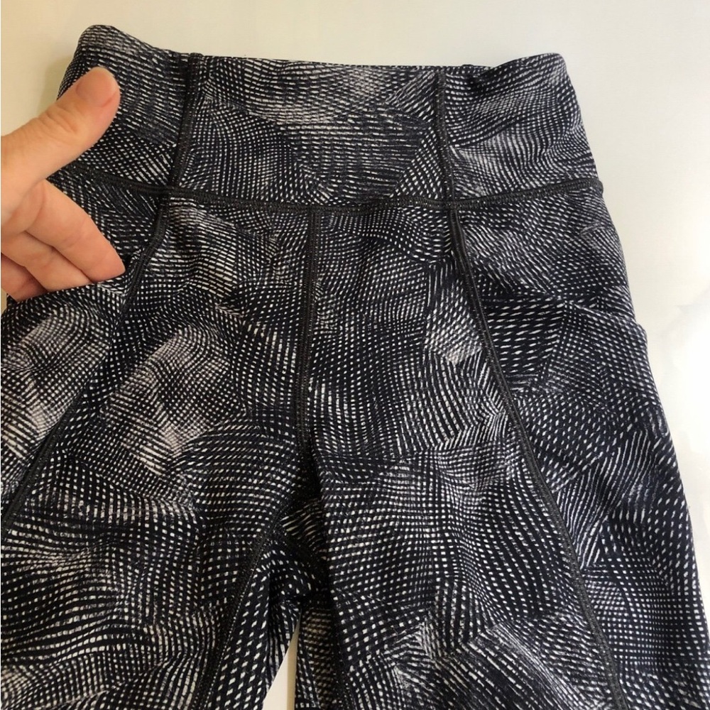 Lululemon Time To Sweat Crop 23" Velocity Mesh Island Mist Black Size 2 - Picture 5 of 10